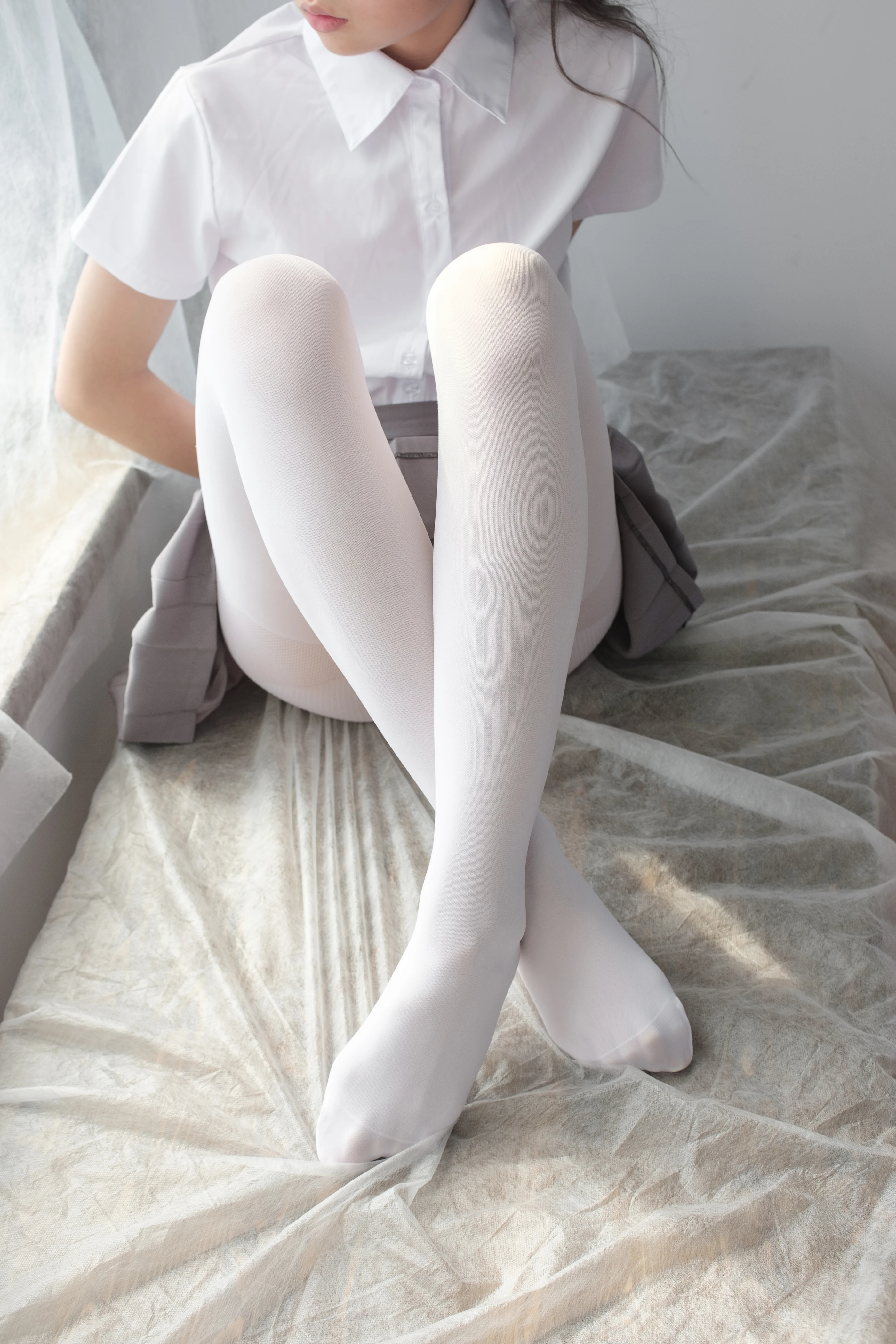 森萝财团 [BETA-029] 玩手机的白丝少女 [182P]插图